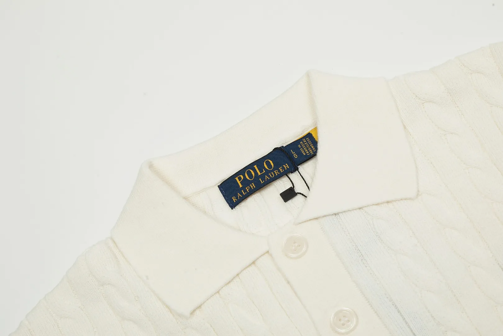 🅿️176 "Top quality" Style number: DS022# (not off the shelves all year round) [Ralph Lauren POLO lapel solid color pony embroidered logo knitted short sleeves] ✅Ralph Lauren Ralph Lauren classic basic versatile all-season cardigan knitted short sleeves ✅Main supplier platform live broadcast Wholesale entities Replenish when out of stock Not off the shelves ✅ZP quality 1:1 version Scan the code to enter the GF website Counter quality ✅Details and quality are the only one in Guangzhou. Imported quality cotton yarn focuses on high-end and cost-effective. Needless to say good quality. ✅The version is restored to the original order. The maximum size can be worn up to 160 pounds. Loose, comfortable and stress-free.